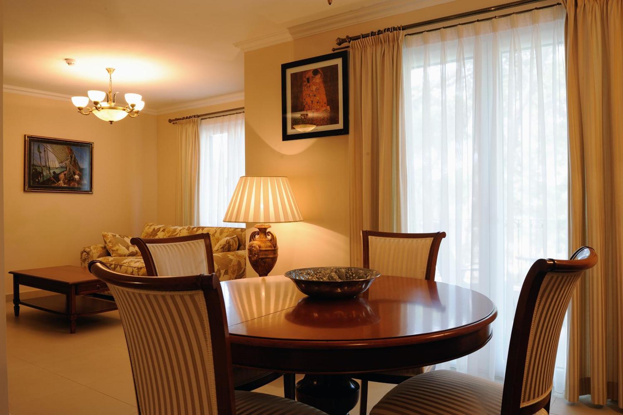 Hotel Solitudo Uble Extérieur photo