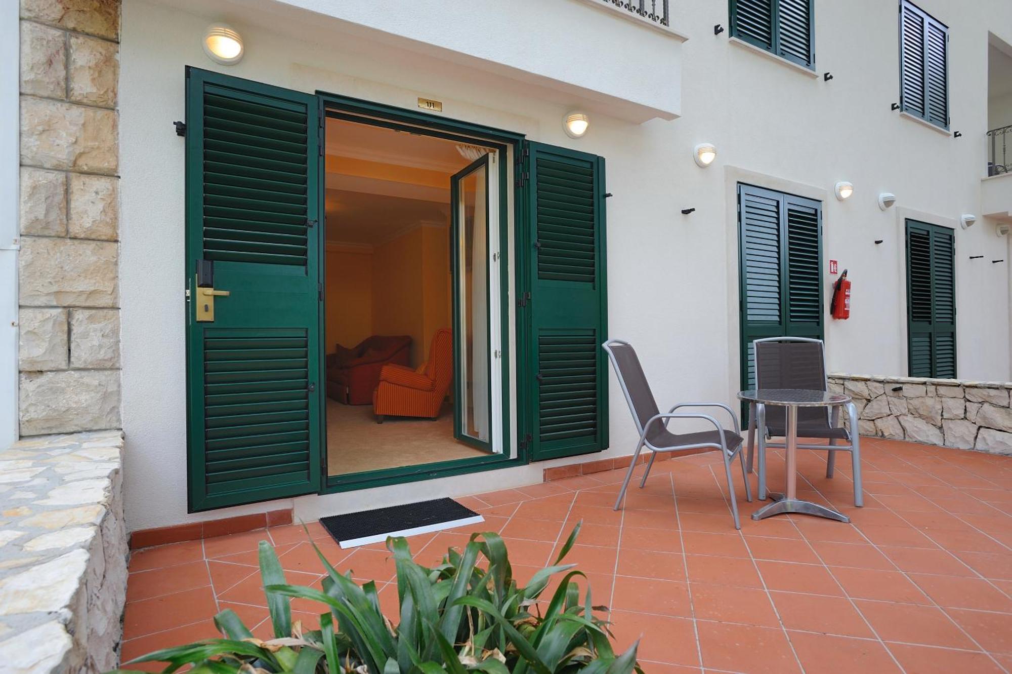Hotel Solitudo Uble Extérieur photo