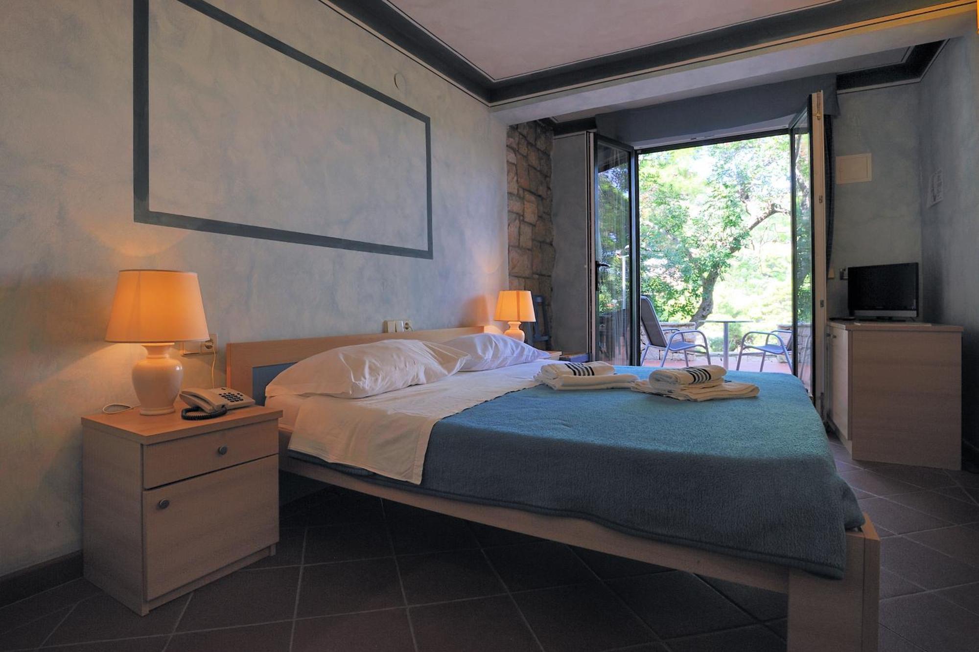 Hotel Solitudo Uble Extérieur photo