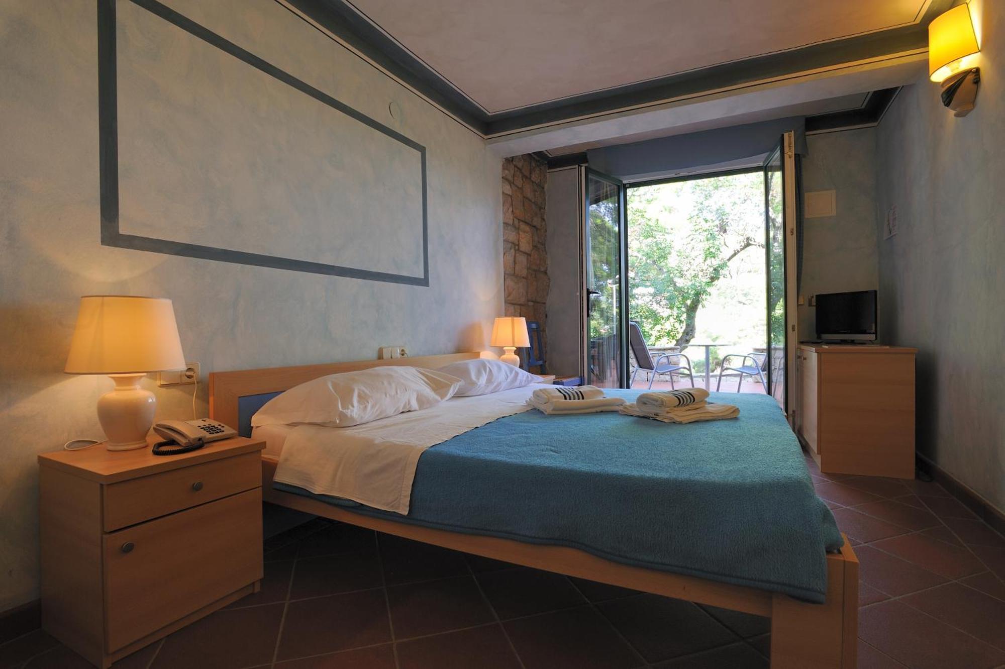 Hotel Solitudo Uble Extérieur photo