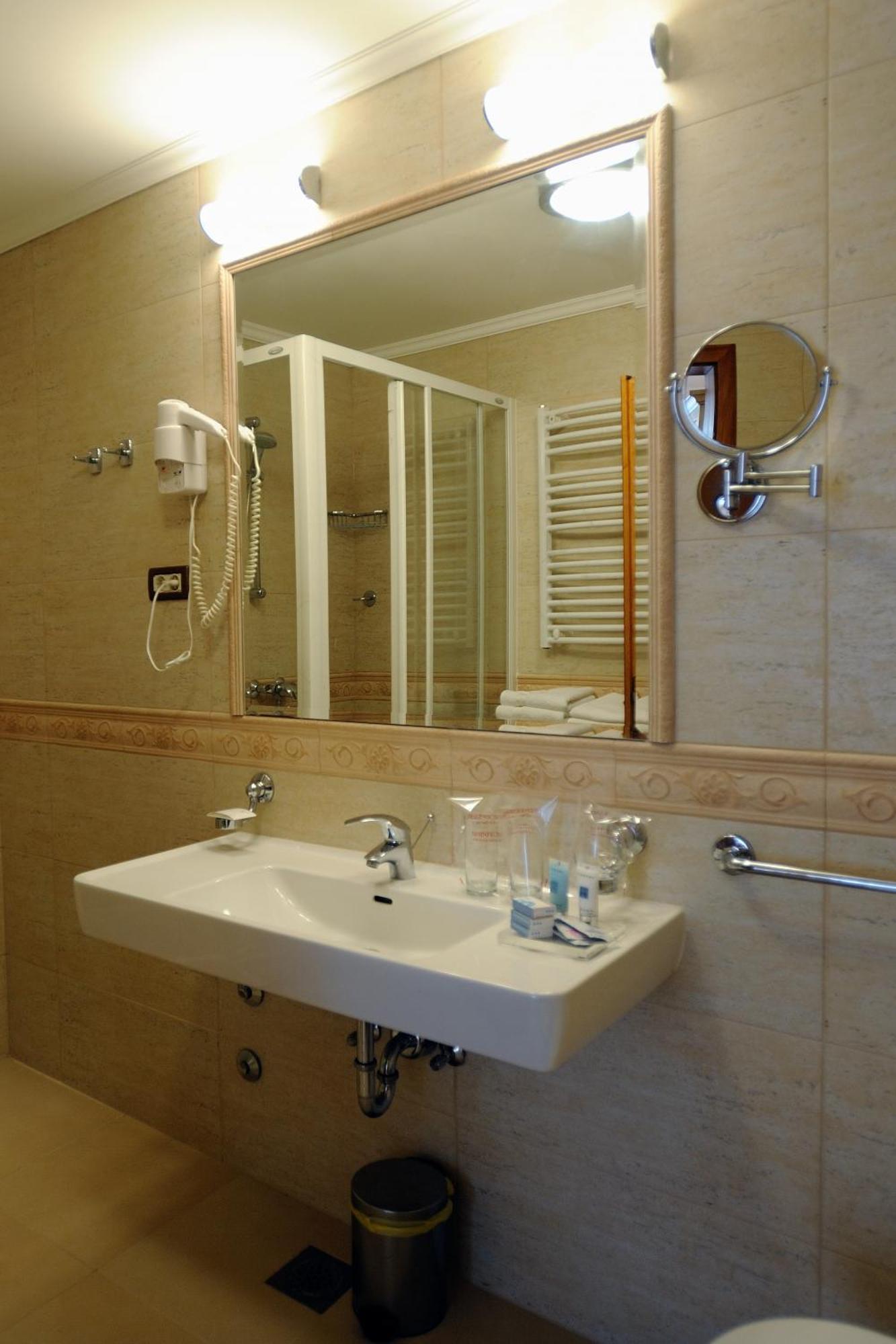 Hotel Solitudo Uble Extérieur photo