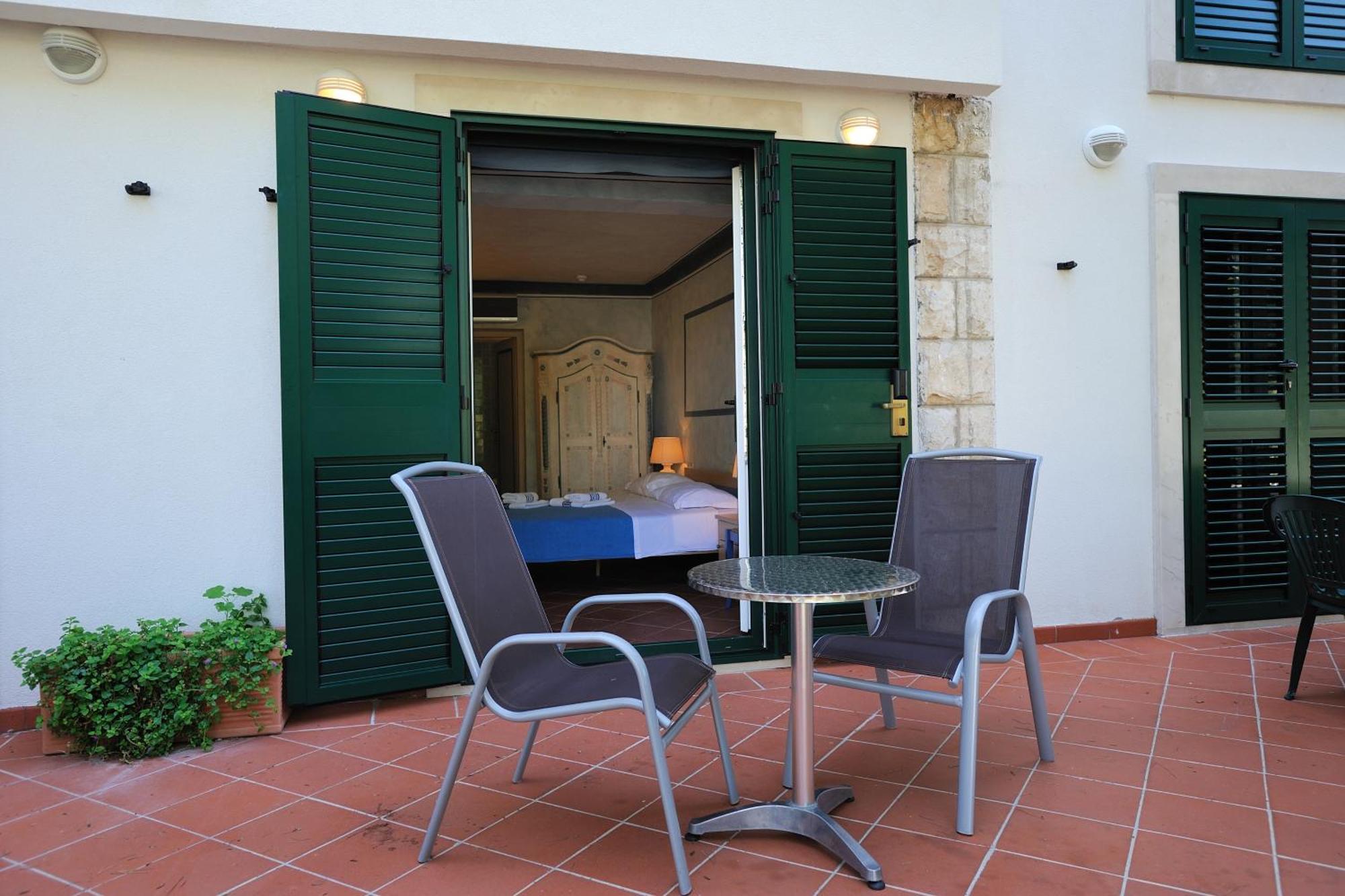 Hotel Solitudo Uble Extérieur photo